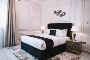 Gorgeous City And Sea Views From A High-rise Suite